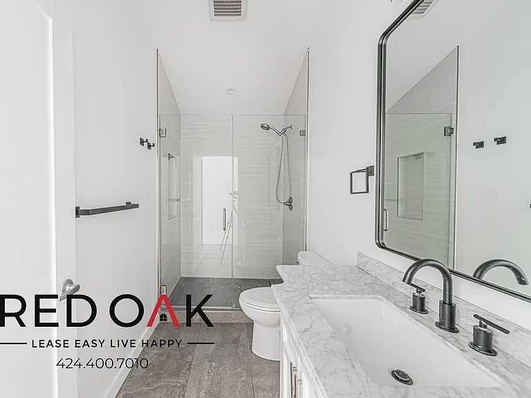 11028 Califa St — Photo 9