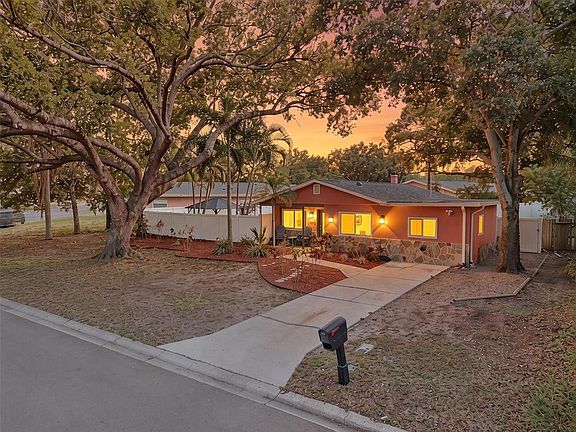 2nd image of 961 LEXINGTON DRIVE