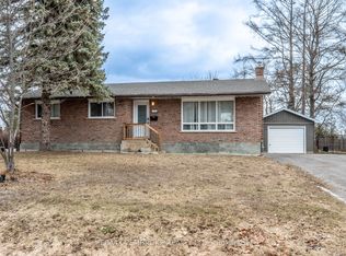 790 Lakeview Ave, Petawawa, ON K8A7E9