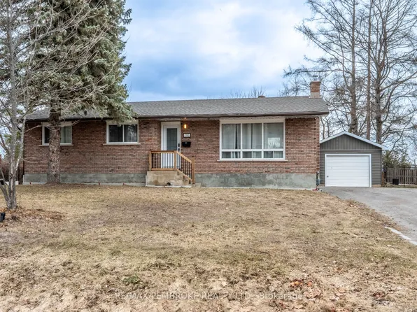 790 Lakeview Ave, Petawawa, ON K8A 7E9