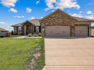 824 E Purple Martin St, Nixa, MO 65714