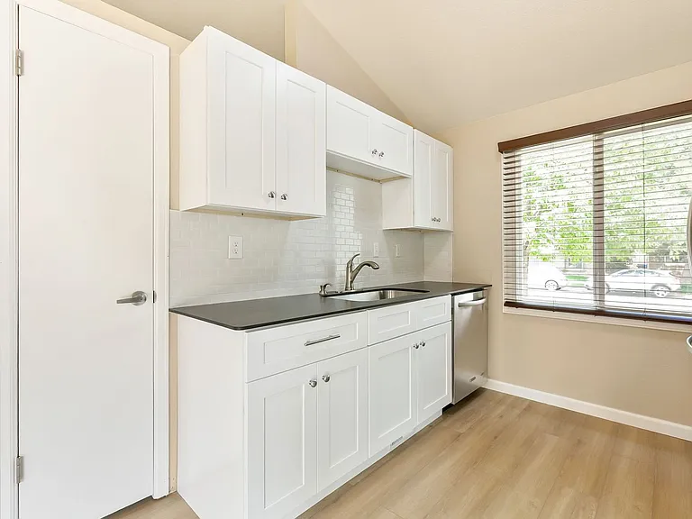 419 Albion Way — Photo 8