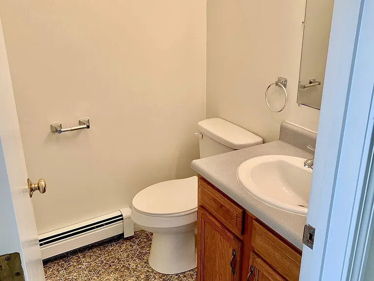 221 Park St #19 — Photo 9