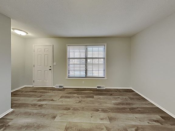 5th image of 725 N Sioux Ave