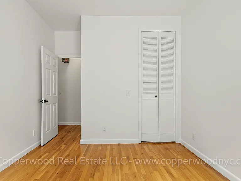 402 E 78th St #15 — Photo 7