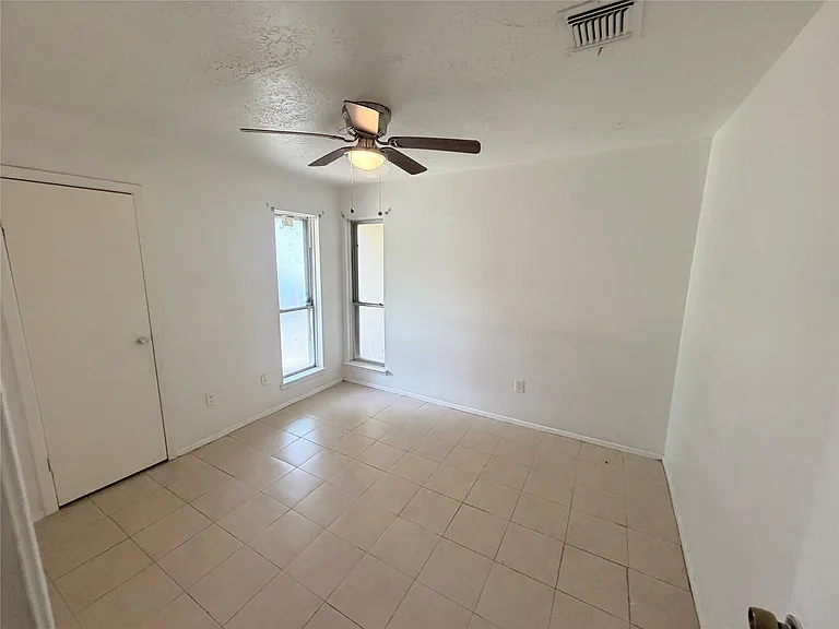 6622 Castleview Ln — Photo 9