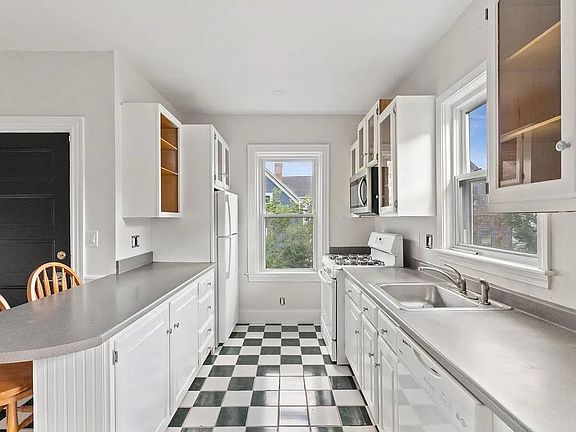 2nd image of 17 Belair Ave Floor 2