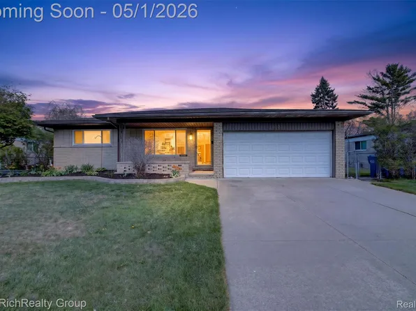 30320 Woodhouse Dr, Warren, MI 48092