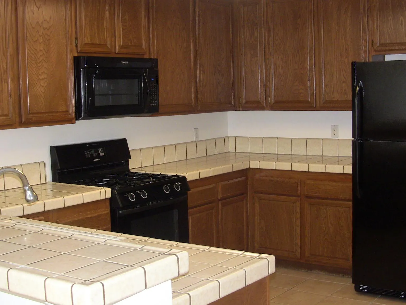 2 bed, 2.5 bath, 1232 sqft, $3,700 — Photo 4