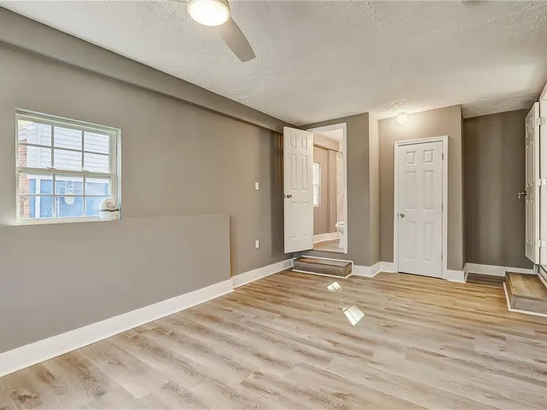 Elliott St NW — Photo 20