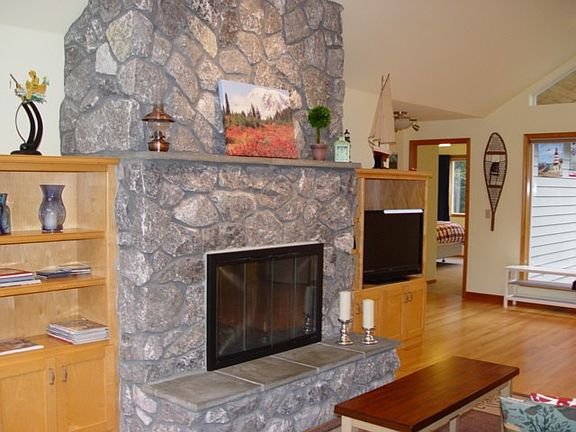 4th image of 3716 S Bay Dr