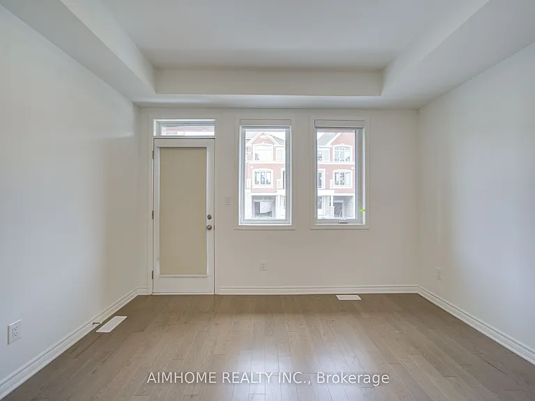 60 Avani Ave — Photo 3