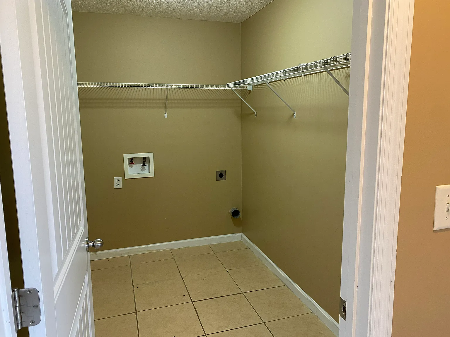 3 bed, 1414 sqft, $1,800 — Photo 4