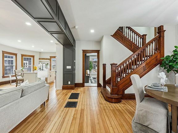 3rd image of 609 E Gambier St