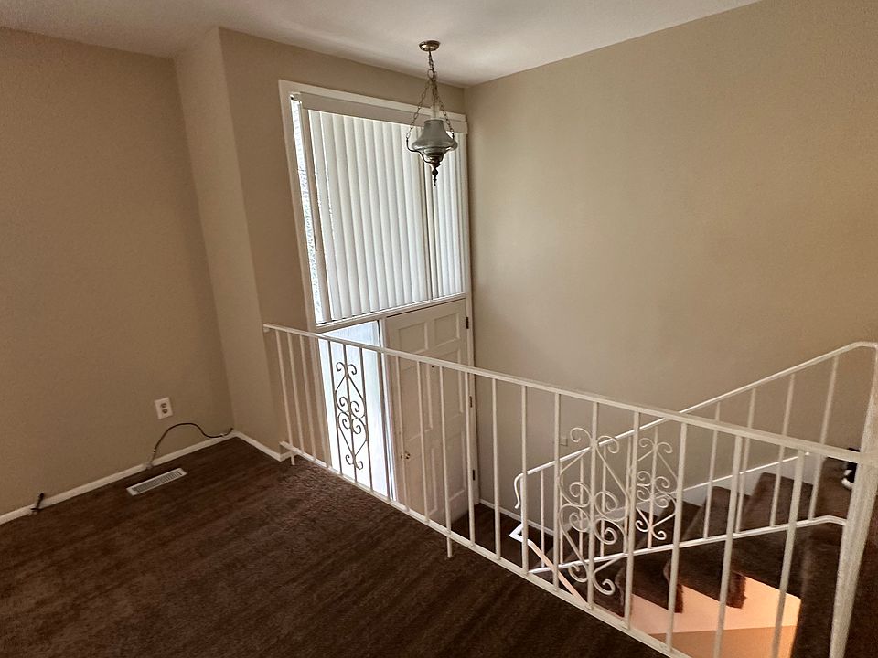 1st image of 3036 E Kennedy Dr