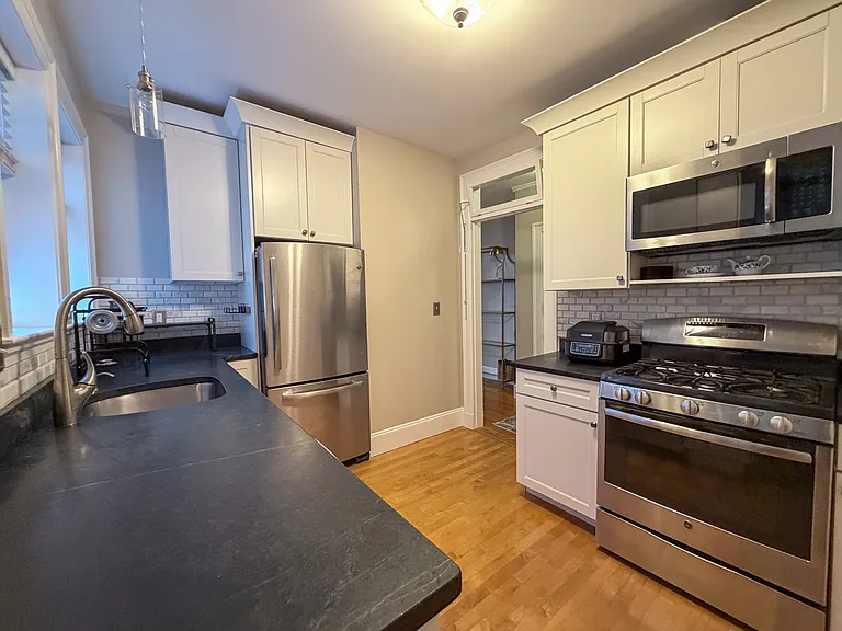569 Franklin St #6 — Photo 11