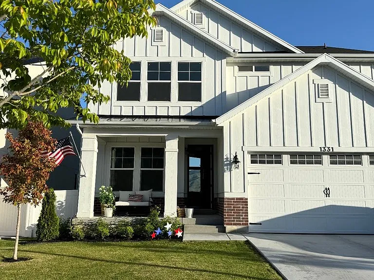1331 W Quailhill Rd — Photo 1