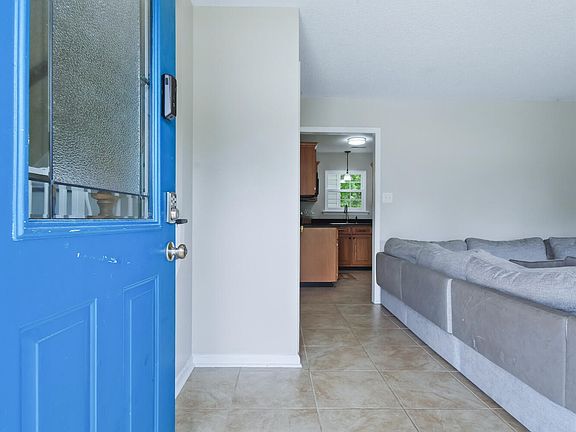 4th image of 304 Pebble Lane