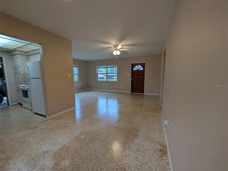 208 Oakwood Dr — Photo 6