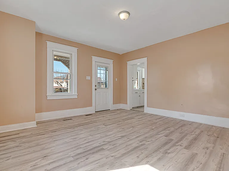 516 Hickory St — Photo 16