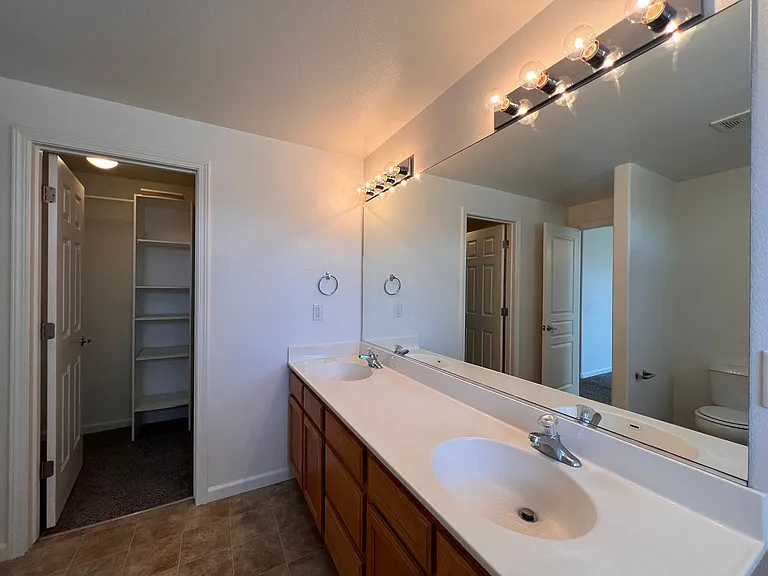 2628 Elizabeth Pkwy — Photo 16