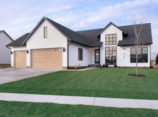 4520 Lakeside Dr, Bettendorf, IA 52722