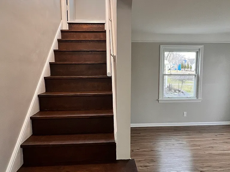 5128 Catherine St — Photo 17