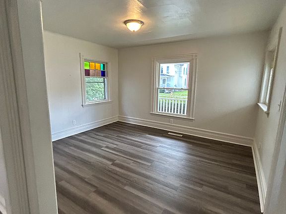 4th image of 13 East Ave