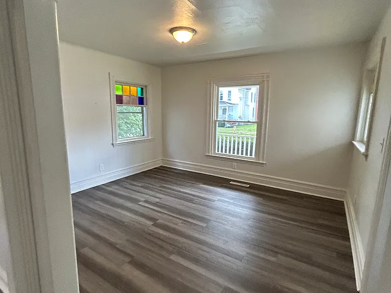 13 East Ave — Photo 4