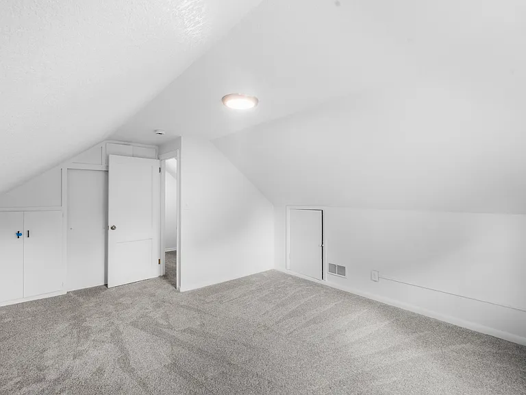 105 Sunset St — Photo 8