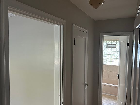 4th image of 8013 Summit St