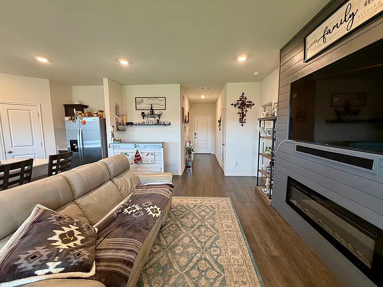 1408 Skyline Dr — Photo 8