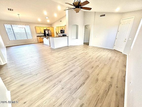 4th image of 871 E SHERRI Drive
