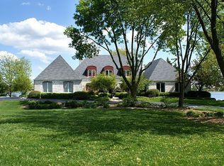 52 Watergate Dr, South Barrington, IL