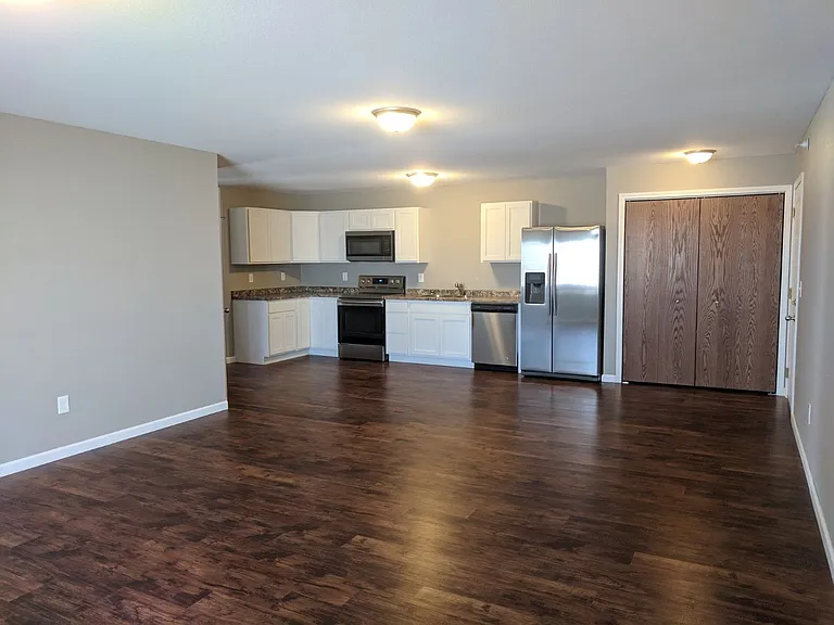 520 3rd St NW — Photo 3