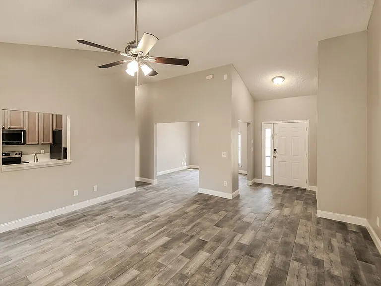 1068 Ardmore St — Photo 5