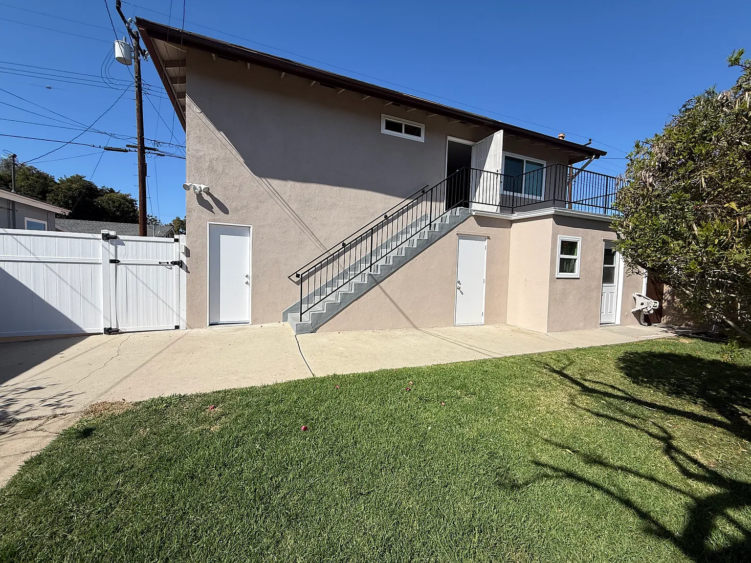 1301 Amapola Ave — Photo 1