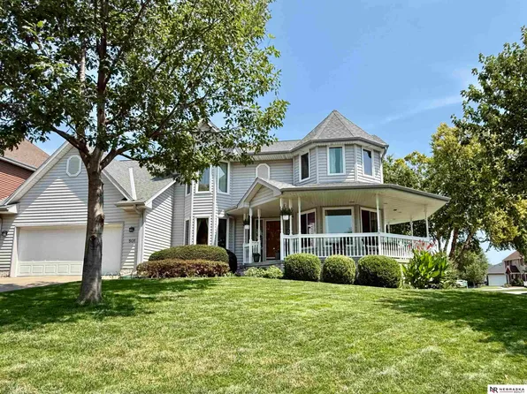 501 N Polk Cir, Papillion, NE 68046
