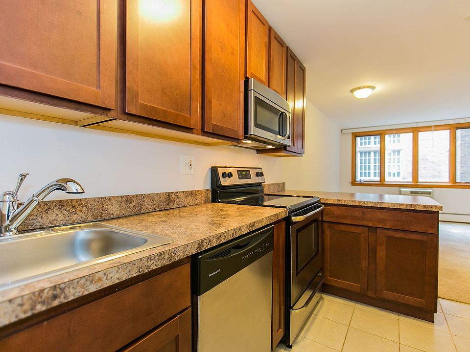 1st image of 1355 N Dearborn Pkwy #205