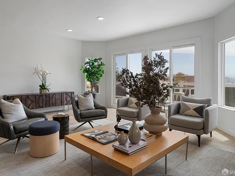 628 Los Palmos Dr — Photo 29