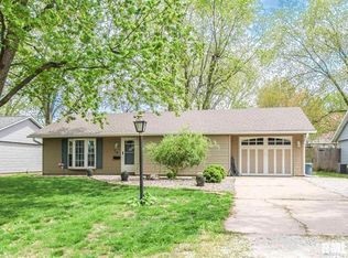 14 Westminister Dr, Chatham, IL 62629