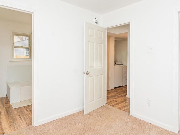 5th image of 713 Dehirsch Ave
