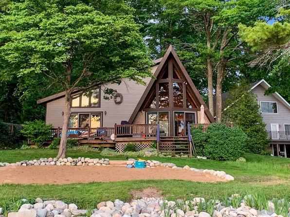 558 W Shoreview Ln, Indian River, MI 49749