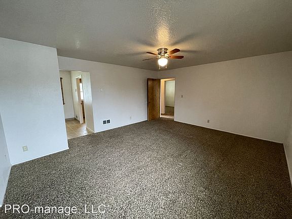 3rd image of 719 Cambridge Dr APT 4