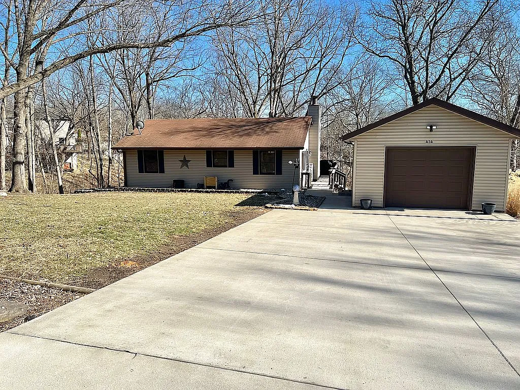 414 Heritage Dr photo 1