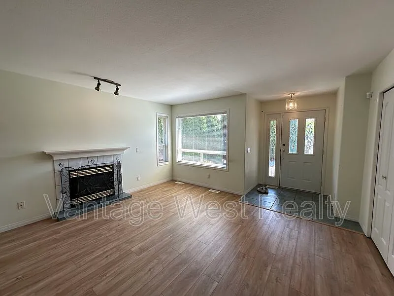 3 bed, 2.0 bath, 1436 sqft, $3,195 — Photo 4