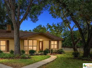 1843 E Davis St, Luling, TX 78648