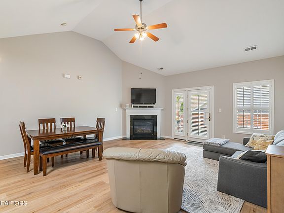 3rd image of 4605 Oak Meadow Way