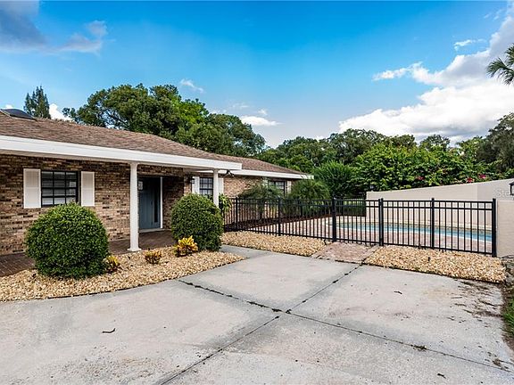 4th image of 2815 Oak Dr