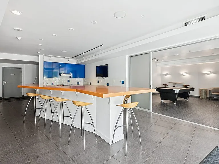 Riverpark Apartments — Photo 14